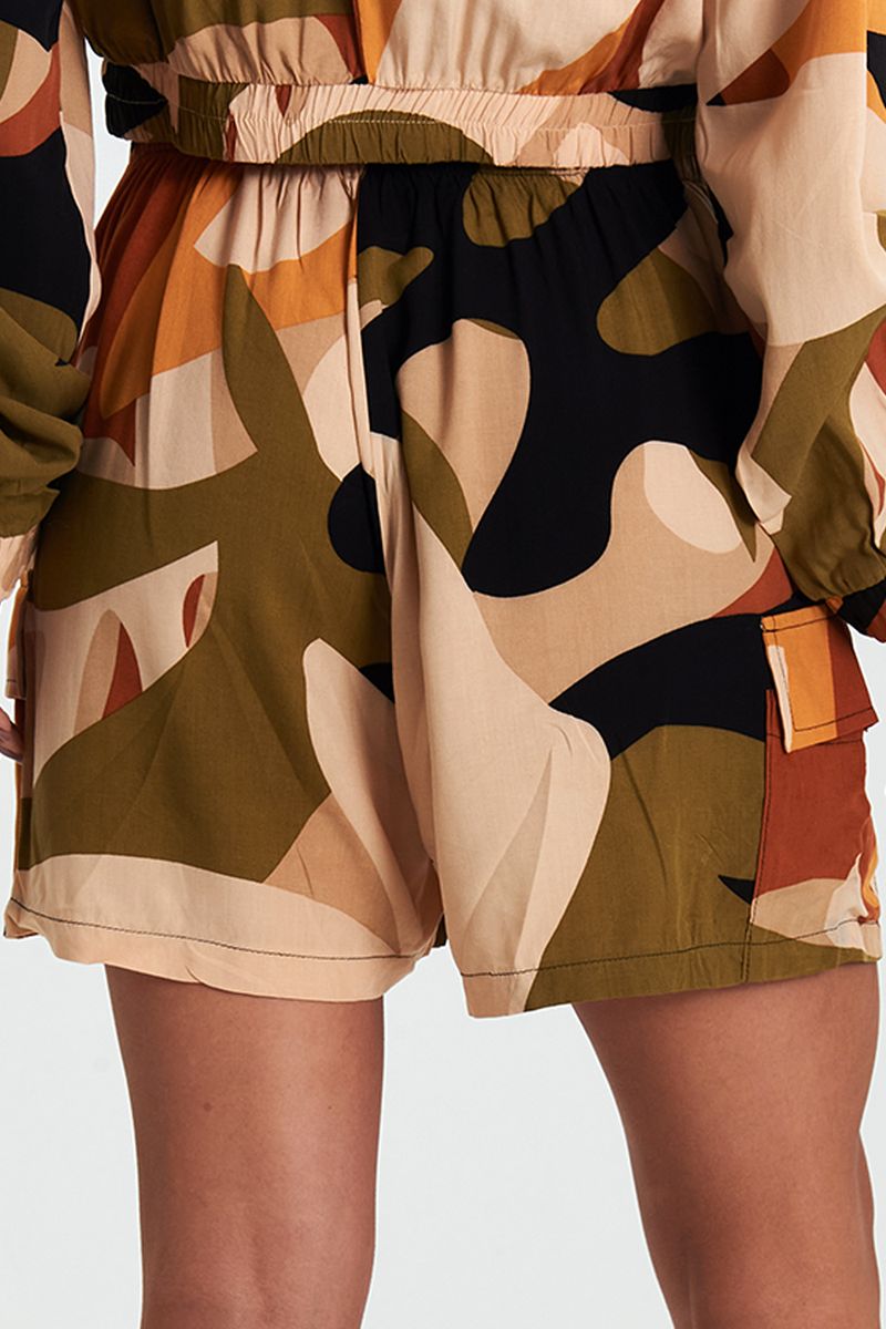 03130229_499_4-PW-SHORT-CAMUFLADO-FEM